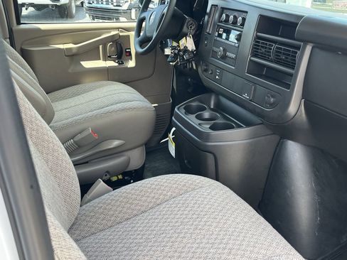 New 2026 GMC Savana 2500 RWD image 15