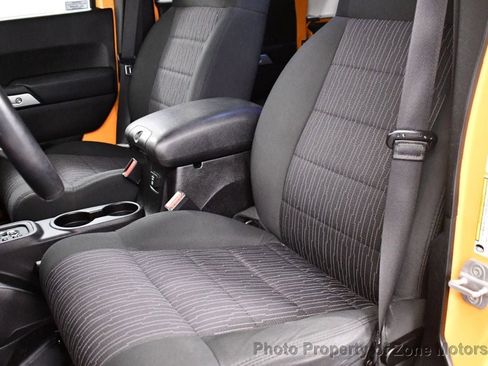 Used 2012 Jeep Wrangler Unlimited Sahara image 6