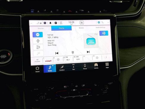 Used 2022 Jeep Grand Cherokee Limited 4xe w/ Luxury Tech Group II AWD/4WD image 10