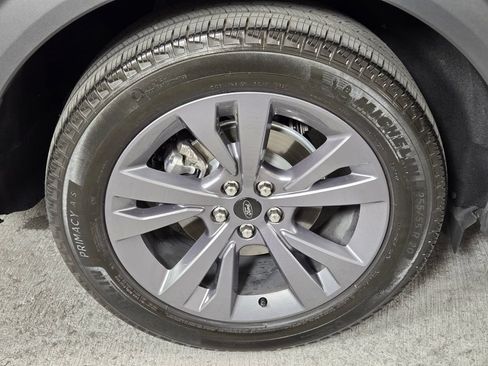 Used 2023 Ford Explorer XLT w/ Equipment Group 202A RWD image 11