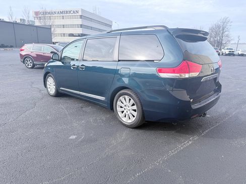 Used 2011 Toyota Sienna Limited image 3