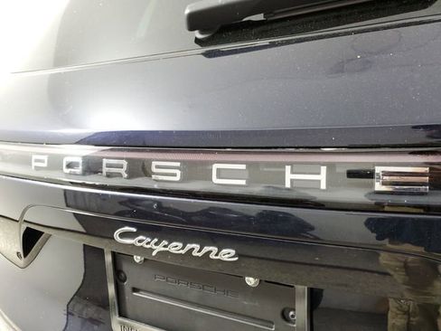 Used 2022 Porsche Cayenne w/ Premium Package image 6