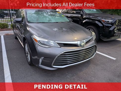 Used 2018 Toyota Avalon Limited FWD image 1