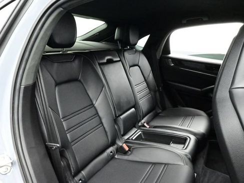 Certified 2024 Porsche Cayenne Turbo GT AWD/4WD image 17