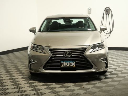 Used 2017 Lexus ES 350 w/ Premium Package FWD image 2