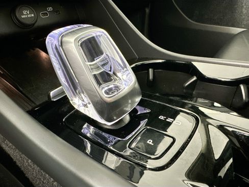 Certified 2023 Volvo XC40 B5 Plus w/ Climate Package image 17