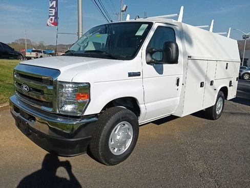 New 2026 Ford E-350 and Econoline 350 Super Duty w/ Power Equipment Group RWD image 7
