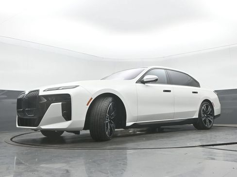 Used 2023 BMW i7 xDrive60 AWD/4WD image 31