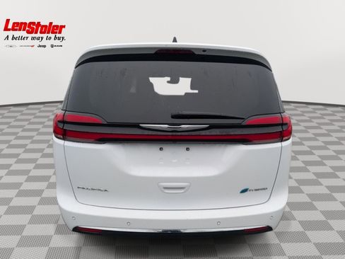 Used 2024 Chrysler Pacifica Select FWD image 4