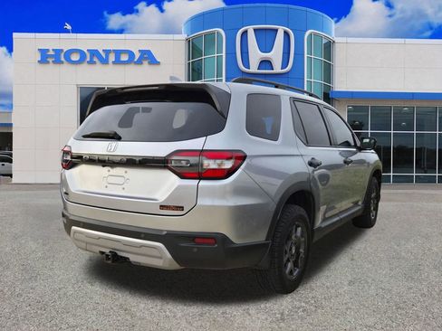 Used 2025 Honda Pilot TrailSport image 2