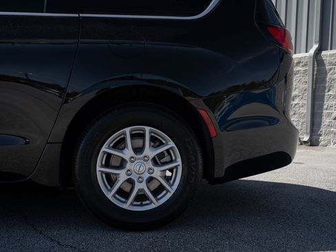 New 2026 Chrysler Pacifica Select FWD image 6