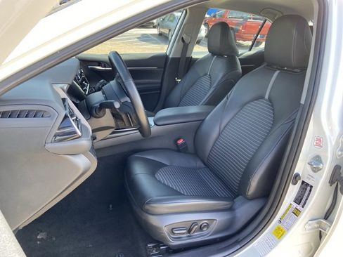 Used 2024 Toyota Camry SE image 17