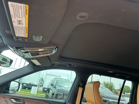 Used 2023 Jeep Grand Cherokee Summit w/ Luxury Tech Group V AWD/4WD image 17