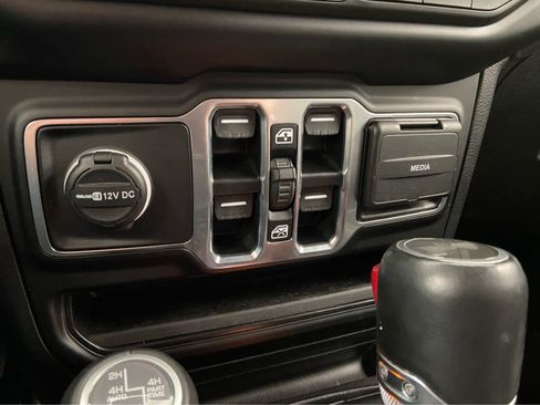 Used 2023 Jeep Wrangler Unlimited Sahara image 33