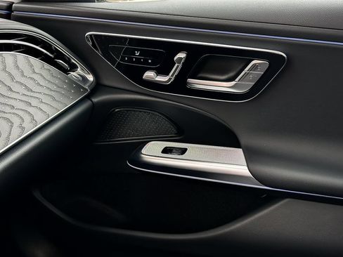 Used 2025 Mercedes-Benz E 350 Sedan image 17