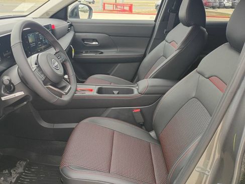 New 2026 Nissan Kicks SR FWD image 23
