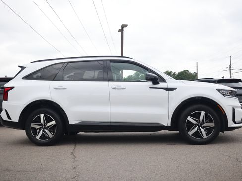Used 2023 Kia Sorento S w/ Panoramic Sunroof Package FWD image 5