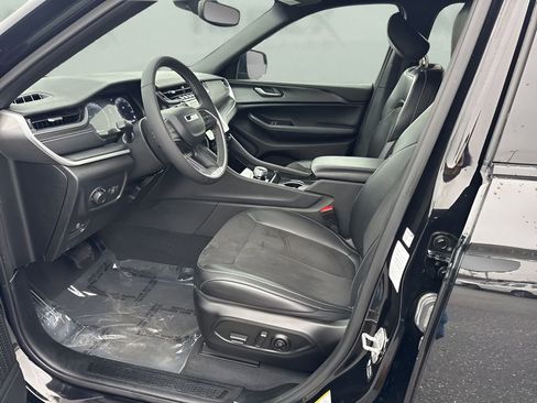 Used 2024 Jeep Grand Cherokee L Altitude image 9