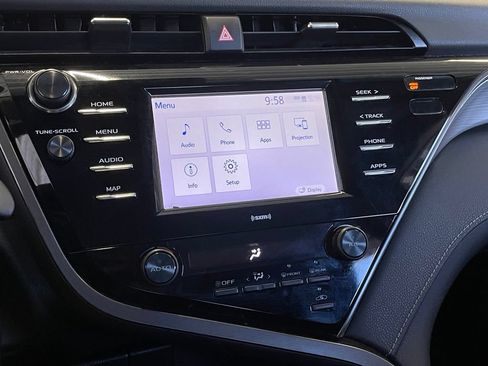 Used 2020 Toyota Camry SE FWD image 16