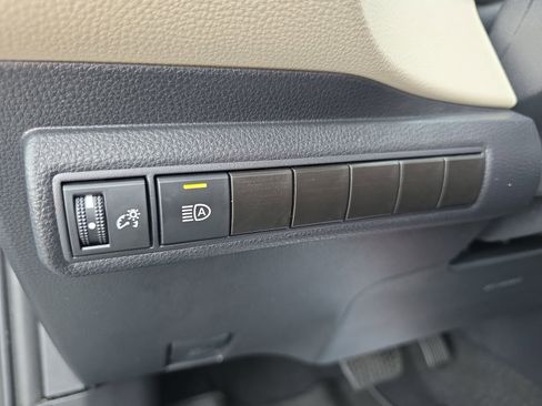 Used 2025 Toyota Corolla LE FWD image 25