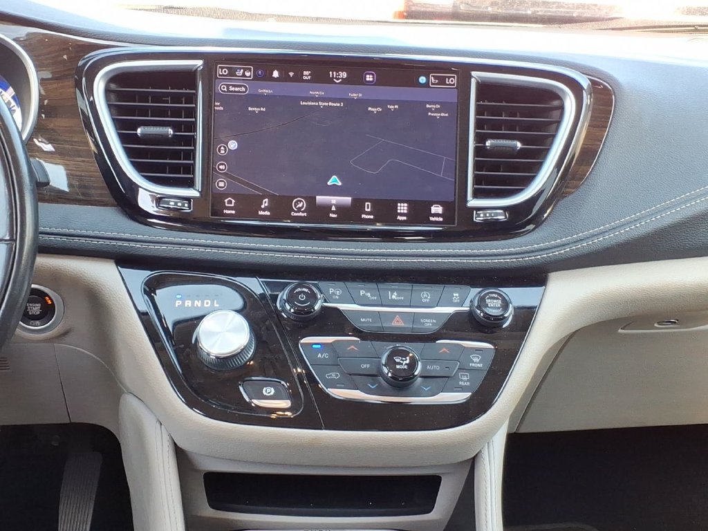 Used 2022 Chrysler Pacifica Limited FWD image 17