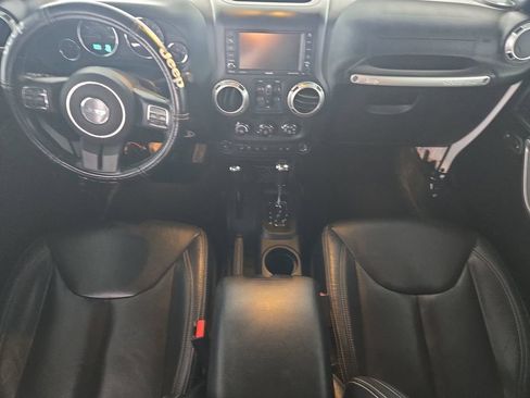 Used 2017 Jeep Wrangler Unlimited Rubicon w/ Connectivity Group AWD/4WD image 23