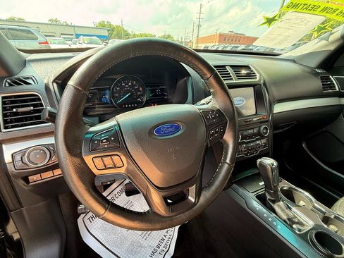 Used 2017 Ford Explorer XLT w/ Equipment Group 202A FWD image 8