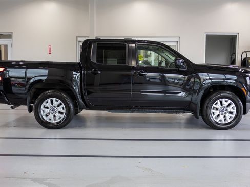 Used 2023 Nissan Frontier SV w/ SV Convenience Package image 6