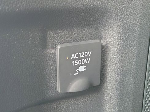 Used 2023 Toyota Highlander Limited image 10