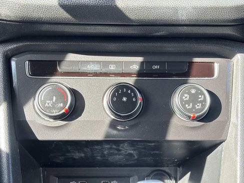 Used 2020 Volkswagen Tiguan S image 29