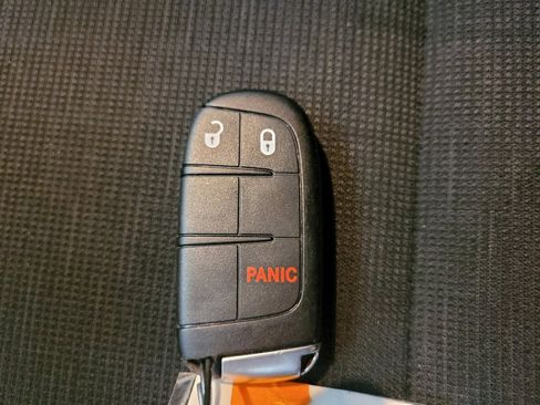 Used 2017 Jeep Grand Cherokee Laredo RWD image 32