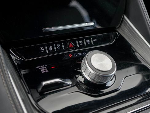 Used 2024 Jeep Wagoneer Series II w/ Flexible Seating Group image 17