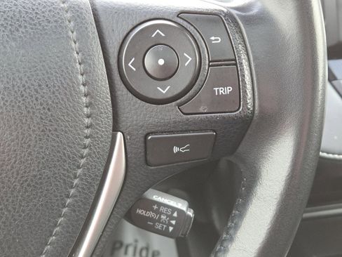 Used 2018 Toyota RAV4 XLE image 9