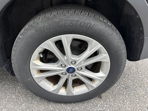 Used 2017 Ford Escape SE w/ Equipment Group 201A AWD/4WD image 15