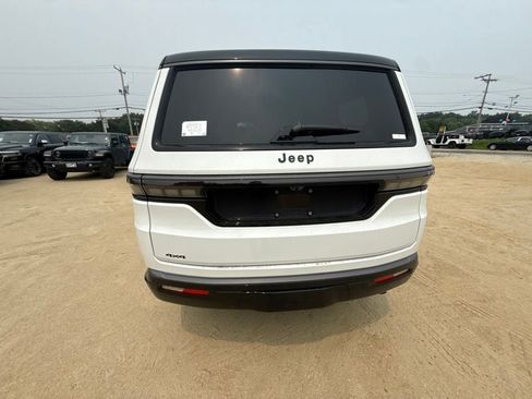 New 2026 Jeep Grand Wagoneer Summit AWD/4WD image 4