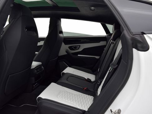 Used 2021 Lamborghini Urus image 26