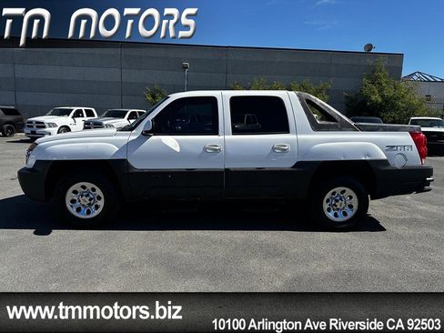 Used 2004 Chevrolet Avalanche Z66 w/ Preferred Equipment Group image 3