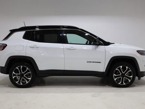 Used 2023 Jeep Compass Limited w/ Sun and Sound Group AWD/4WD image 9