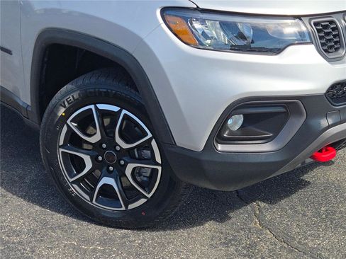 Certified 2025 Jeep Compass Trailhawk image 3