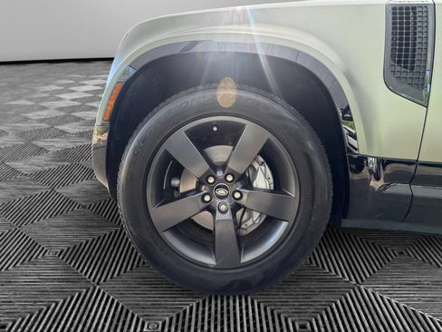 Used 2024 Land Rover Defender 130 X-Dynamic SE AWD/4WD image 9