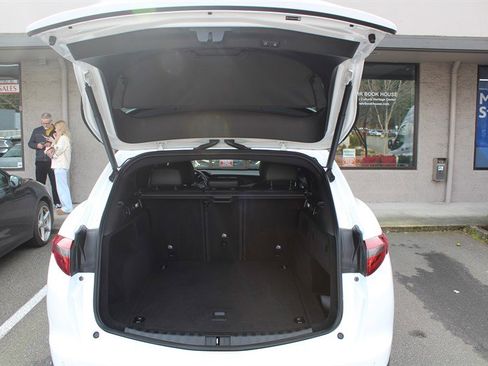 Used 2022 Alfa Romeo Stelvio Sprint image 29