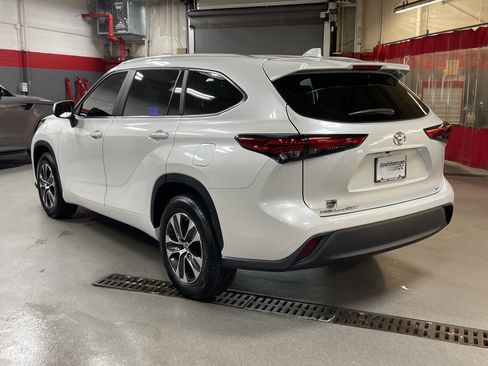 Used 2023 Toyota Highlander XLE image 8