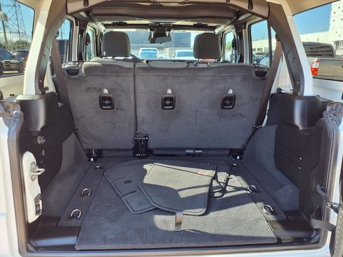 Used 2025 Jeep Wrangler Sahara image 18