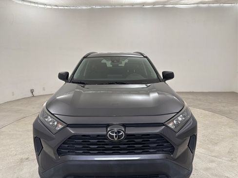 Used 2019 Toyota RAV4 LE FWD image 9