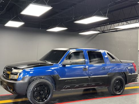 Used 2003 Chevrolet Avalanche 2WD image 1