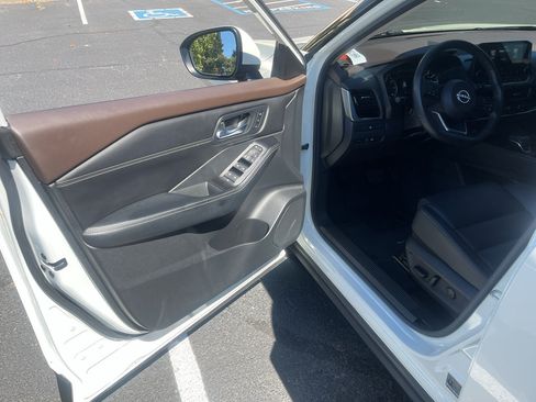 Used 2023 Nissan Rogue SL w/ SL Premium Package AWD/4WD image 14