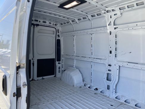 Used 2024 RAM ProMaster 2500 w/ Safety Group FWD image 17