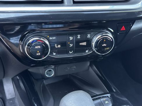 Used 2024 Chevrolet Trax RS w/ Sunroof Package FWD image 17