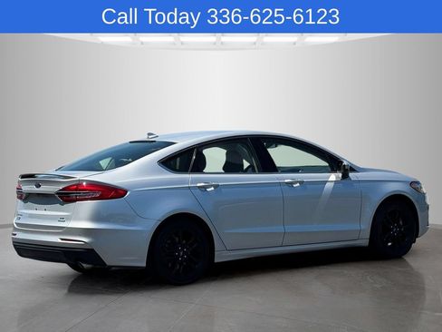Used 2019 Ford Fusion SE w/ Equipment Group 151A FWD image 5