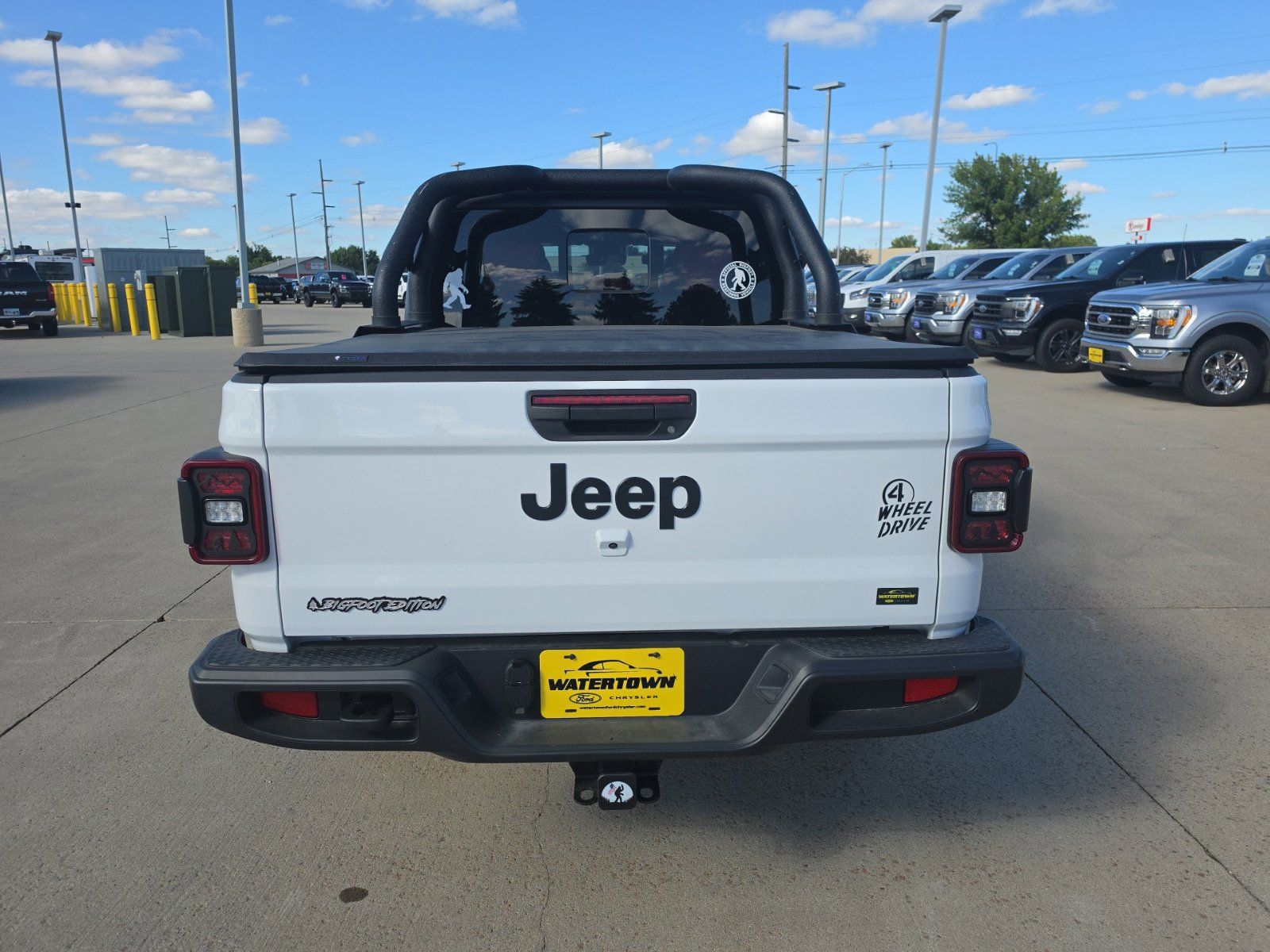 Used 2024 Jeep Gladiator Sport AWD/4WD image 7